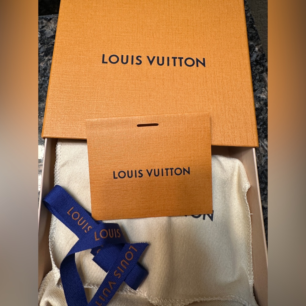 Louis Vuitton Zippy Coin Purse - Picture 7 of 11